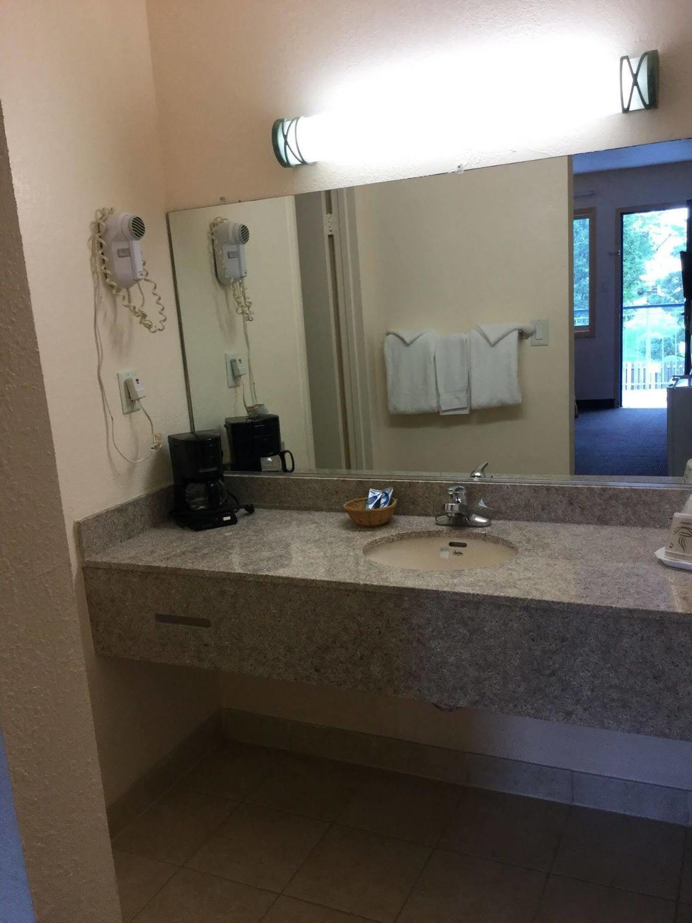 Belmont Inn&Suites Hampton Eksteriør bilde